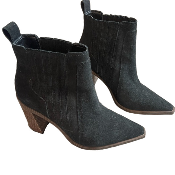 Vince Camuto Shoes - Women’s Vince Camuto size 7 black fall booty suede
